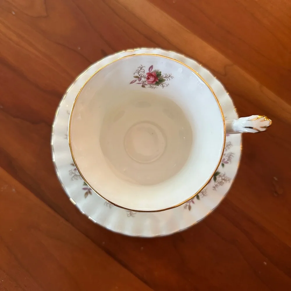 Royal Albert Lavender Rose Tea Cup & Saucer Bone England Teacup Floral Vintage - Picture 3 of 7